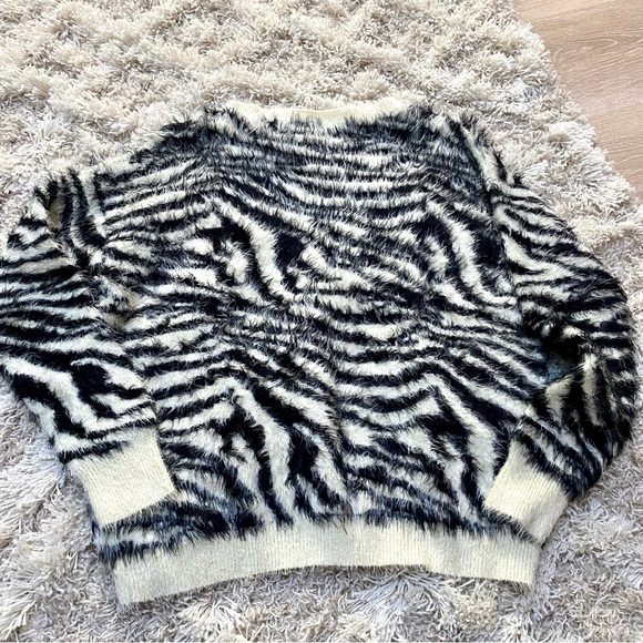 HOUSE OF SUNNY Fuzzy Zebra V-neck Sweater NEW - Picture 8 of 8